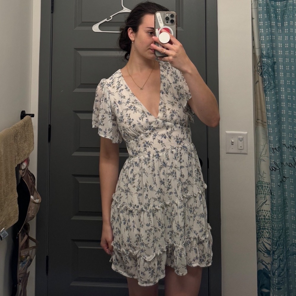Lulus White Blue Floral Flutter Sleeve Tiered Mini Dress Small V-Neck Ruffle